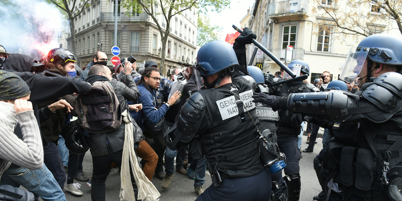 policiers et manifestants